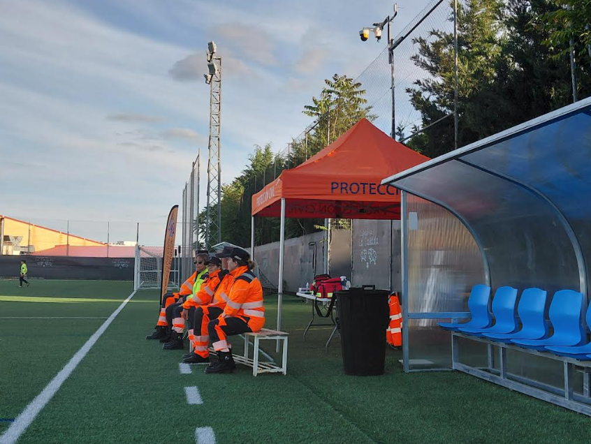 PC_Cisterniga's tweet photo. Voluntarios de la Agruapcion en el  IV Torneo Autonómico Alevín celebrado en La Cistérniga.
@cisternigadigit @CdlaCisterniga @LaCisterniga_ 
#ProteccionCivil #futbol #alevin https://t.co/PpV70gKCbU