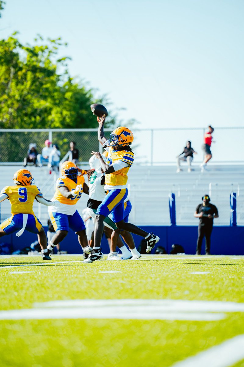 MarkusSoule_'s tweet photo. Spring game pictures https://t.co/uH0OZ3V7PD