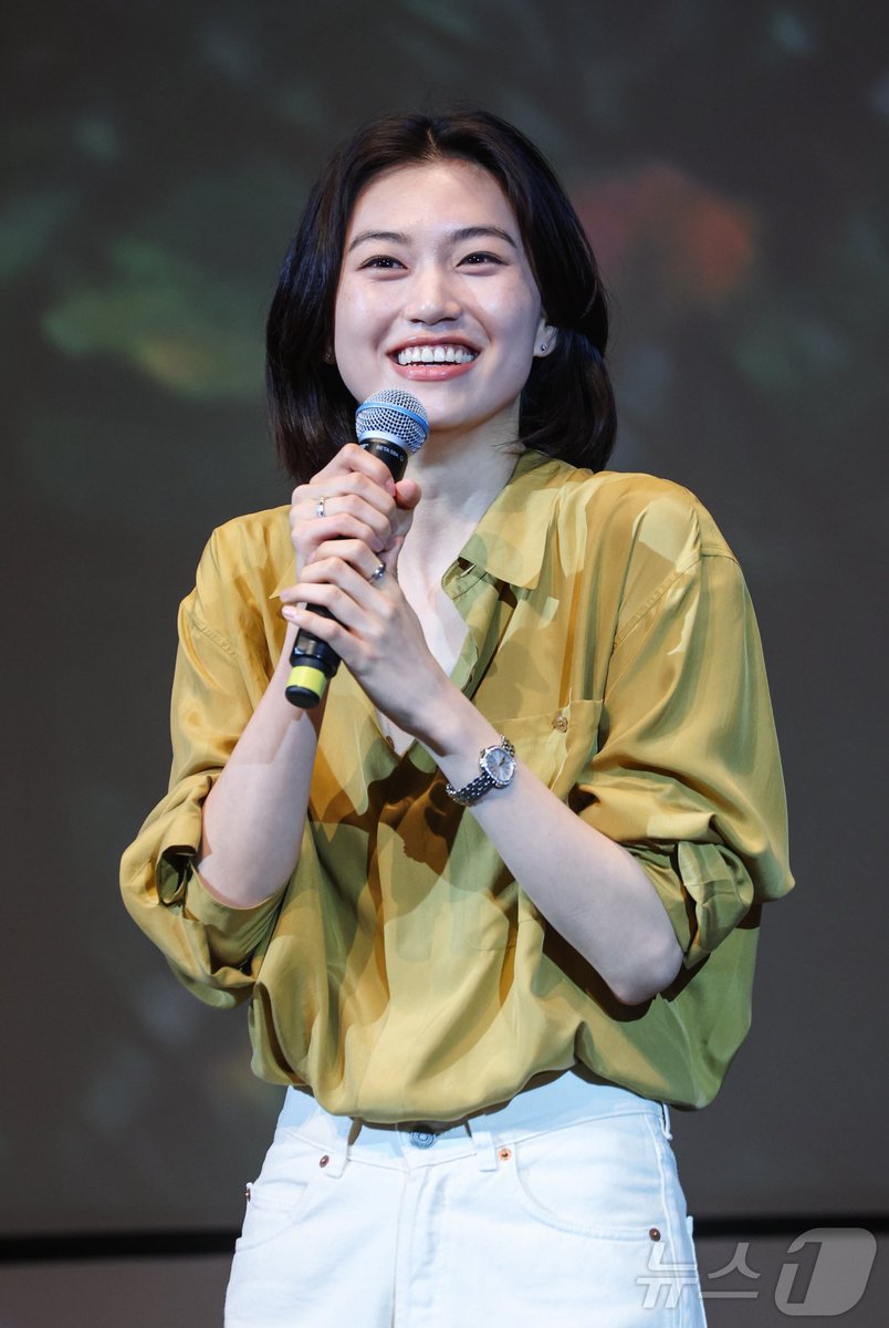 hourly doyeon tweet media