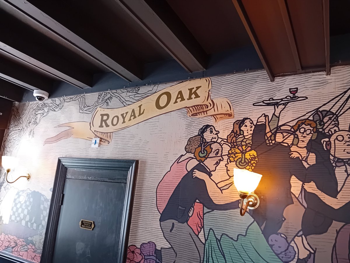 KevinLondon17's tweet photo. Royal Oak!! Cracking boozer! https://t.co/6EMm0GeSfh