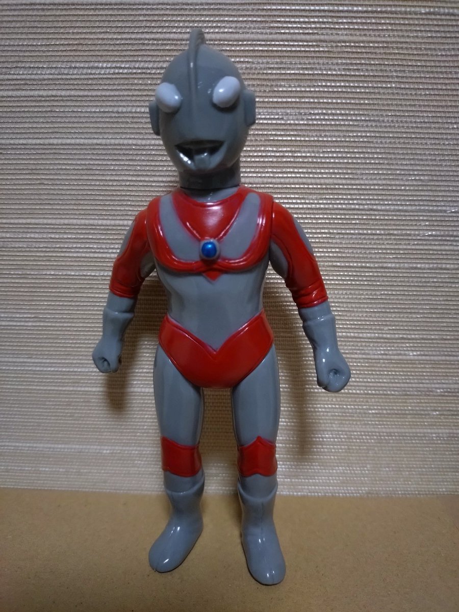 おはようございます。 ヤモマークさんの帰ってきたウルトラマンです。