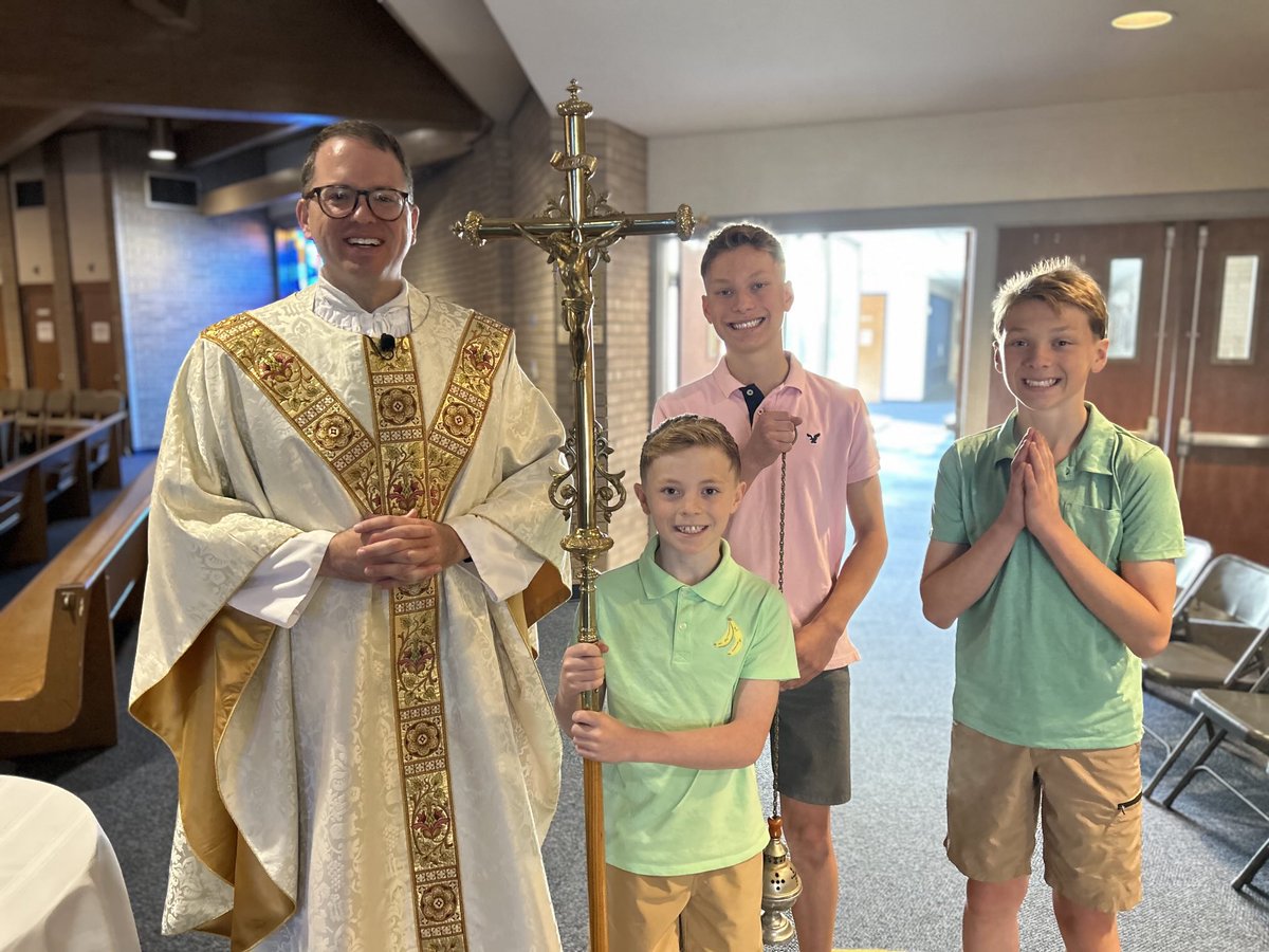davidkidd2016's tweet photo. CYO TRACK CHAMPIONSHIPS!!! We started the day off right with Mass celebrating the Ascension of Our Lord before heading out to the track for events today! Thank you to all the CYO staff, parents, coaches, officials, and all the athletes for making the day happen! Thank you Lord! https://t.co/wdXOO3Xg0Z