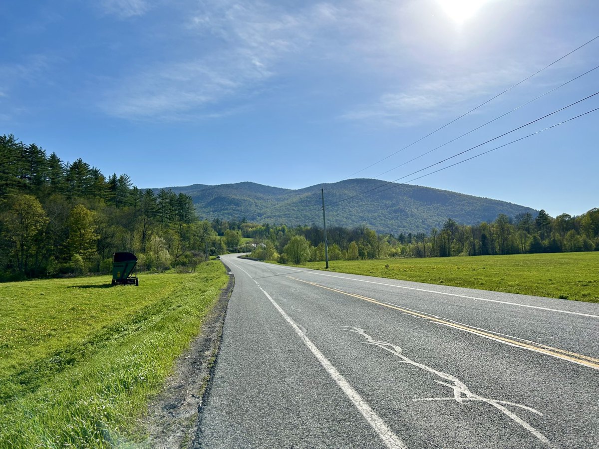 ShaniasVersion's tweet photo. So blessed that this is where I live 🥹 I love Vermont https://t.co/4ZxXBpL7t6