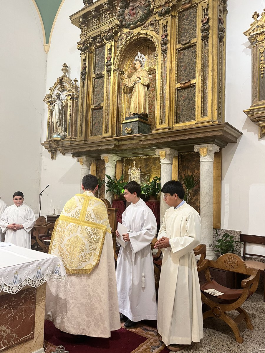 semimenorto's tweet photo. Oración de familias y entrega Recordatorio #Confirmación a seminaristas menores hoy confirmados en #CatedralPrimada #Toledo 17 #mayo2026 @architoledo @seminariotoledo @DiocesanosToled @delfamiliatoled @CatequesisToled @DelegacionHHYCC @SICP_de_Toledo @postoladoseglar https://t.co/uPhIqpaAon