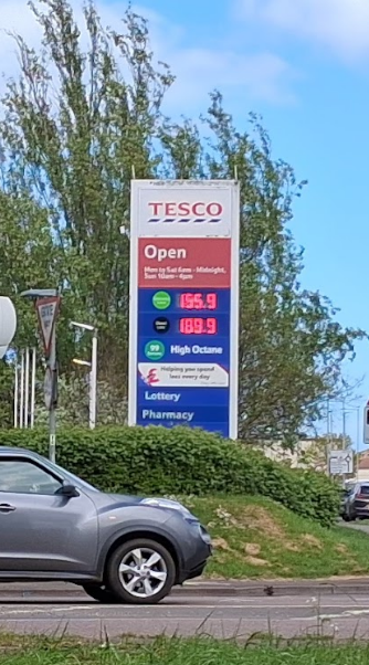 themastarata's tweet photo. Patently untrue! Nowhere near Tesco shouting Mae Amor today like when screaming the #GermanDam one across the car park - more like 'price of that' in the nightmare & #headgeared 1st time #OnlyFilly Beajolais Nouveau's - https://t.co/JOKzDNeZId