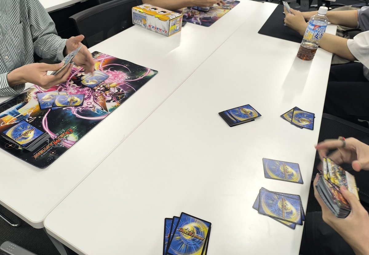TUS___DM's tweet photo. 昨日の活動ではドラフト戦を行いました！
新入生のかたもいらっしゃり、いろいろと盛り上がった一日でした……！！ https://t.co/g2lQhngL6x