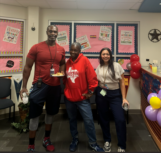 SamhoustonMS's tweet photo. Celebrating AAPI Heritage Month with flavor and fun at Houston MS. 🥢🧋 Our staff had delicious fried rice, crispy egg rolls, and a chance to create their own custom boba drink.  #AAPIHeritageMonth #CelebrateCulture https://t.co/JrwU7iJNPU