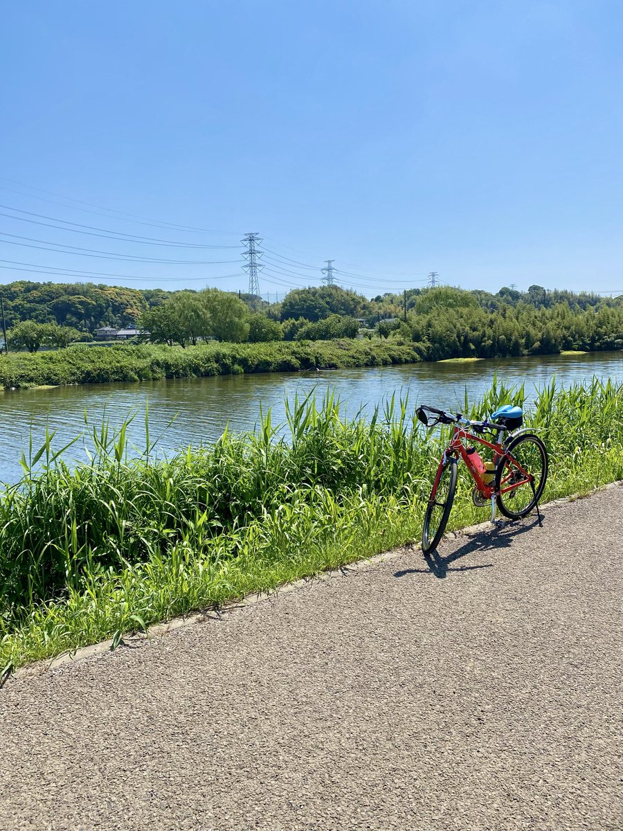 KajiKnight's tweet photo. 週末は花見川と新川あたりをライドしました。雲ひとつなく晴れいて、まるで夏のようでした。
やちよ農業交流センターで、千葉県産のお米の山菜稲荷すし、草もちと牛乳ジェラートをいただきました。とても美味しかったです。
#千葉 #自転車  #サイクリング #やちよ農業交流センター #牛乳ジェラート https://t.co/nF4drFeSW9