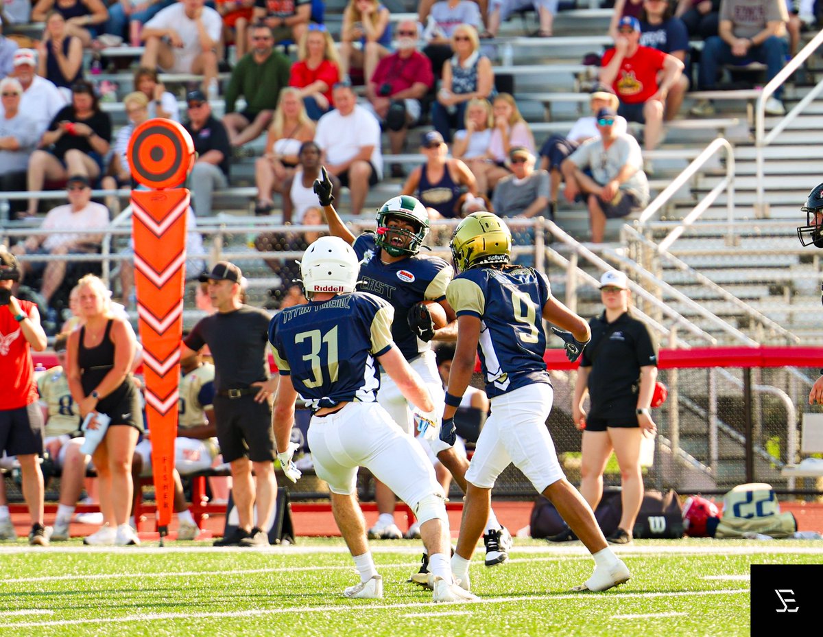 j3gfx's tweet photo. The East All-Stars lead here at half against the West 7-3 in the large school game, with Kurtis Crossman from Easton HS coming up with games lone touchdown so far 

@PaFootballNews 

@EastonFootball @kurtis_crossman https://t.co/zax0sWpkKU