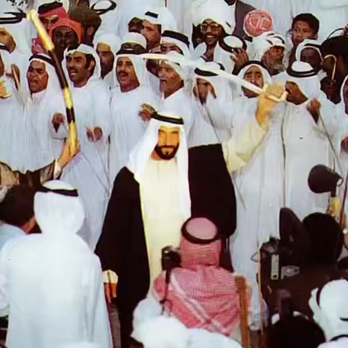 _خطابه _الامارات_ام خلود tweet media
