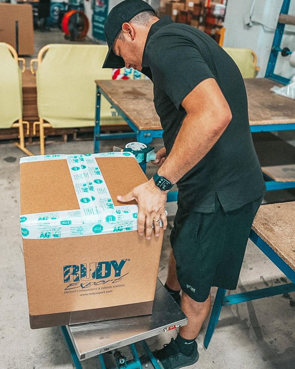 RudyExport's tweet photo. Transportamos tu carga con los más altos estándares de seguridad 🇺🇸📦🇻🇪 Todo lo que necesites que esté permitido por las autoridades de EEUU y Venezuela.

#RudyExport ¡Siempre brindándote más!✈️🚢 https://t.co/Amsp2XavPS