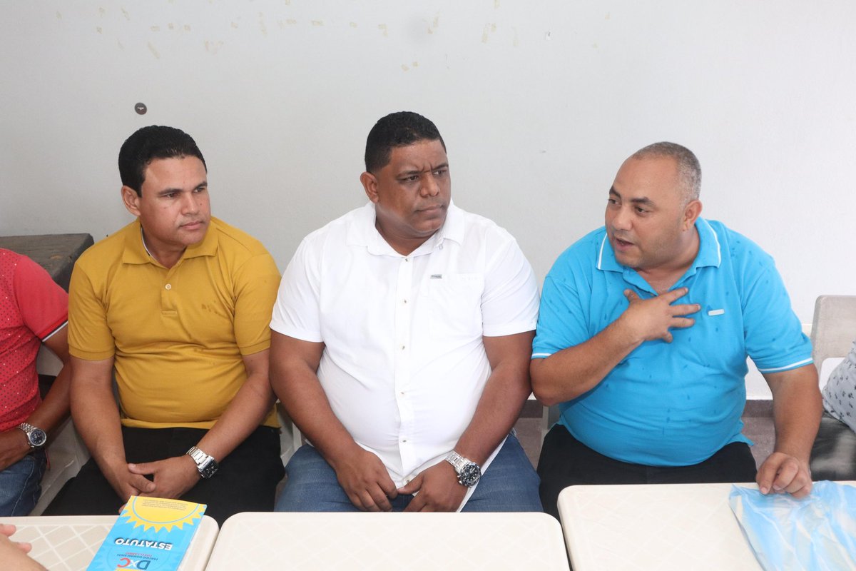 partidodxc's tweet photo. El Partido Dominicanos por el Cambio realiza recorrido por las provincias Duarte y Sánchez Ramírez, realizando la coordinación de los trabajos de crecimiento y escuchando a nuestros dirigentes.

Nuestro partido continúa trabajando con compromiso, organización y visión de futuro. https://t.co/7RvgrDv1fo