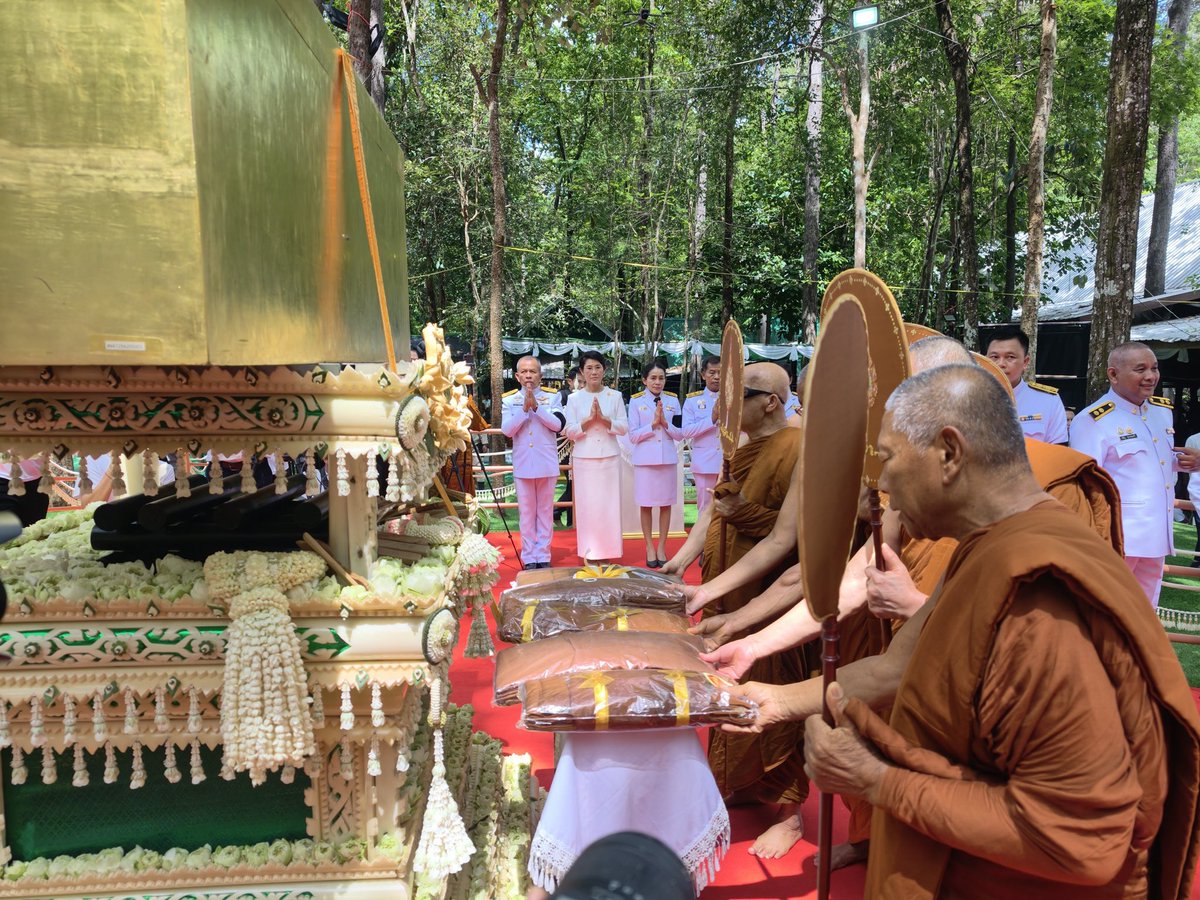 w_prmtb29's tweet photo. พระบาทสมเด็จพระเจ้าอยู่หัว ทรงพระกรุณาโปรดพระราชทานเพลิงศพ พระราชมงคลวชิรธรรม วิ. (หลวงปู่บุญมา คมฺภีรธมฺโม) ณ วัดป่าสีห์พนมประชาคม  อ.สว่างแดนดิน จ.สกลนคร https://t.co/I8D7Uf9rDv