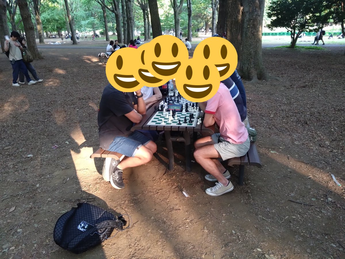Machida_Chess's tweet photo. 昨日の公園チェスの様子です😊
20名以上での活動でした✨
子供が多かったですね😊
皆さんチェスに夢中でした✨ https://t.co/C78xzitc1D