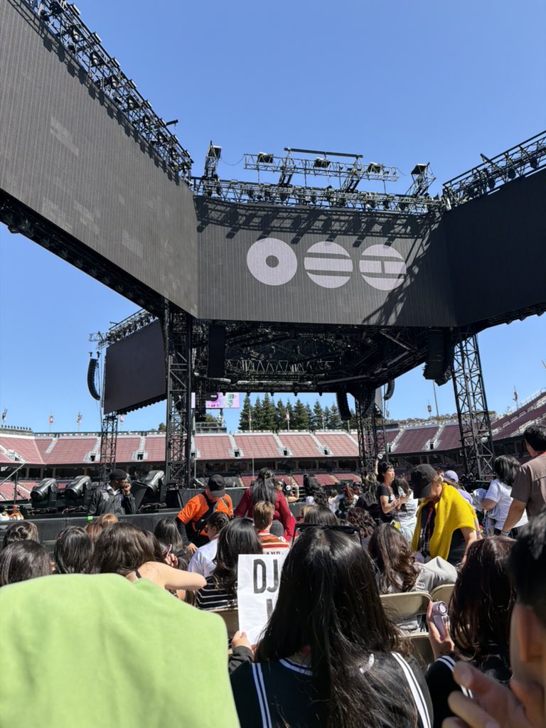 chloe⁷ saw BTS tweet media