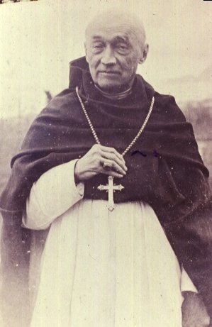 AlyssonBrvno's tweet photo. “Para o episcopado, depender de São Pedro significa receber a missão dele; é necessário que os bispos sejam enviados e estabelecidos por ele, e somente por ele. Não por disposição arbitrária, mas pela própria necessidade da ordem divina da Igreja, somente Pedro pode constituir um bispo, e não há episcopado legítimo ou possível fora dessa única origem.”

— Dom Adrien Gréa (De l'Église et de sa divine constitution)