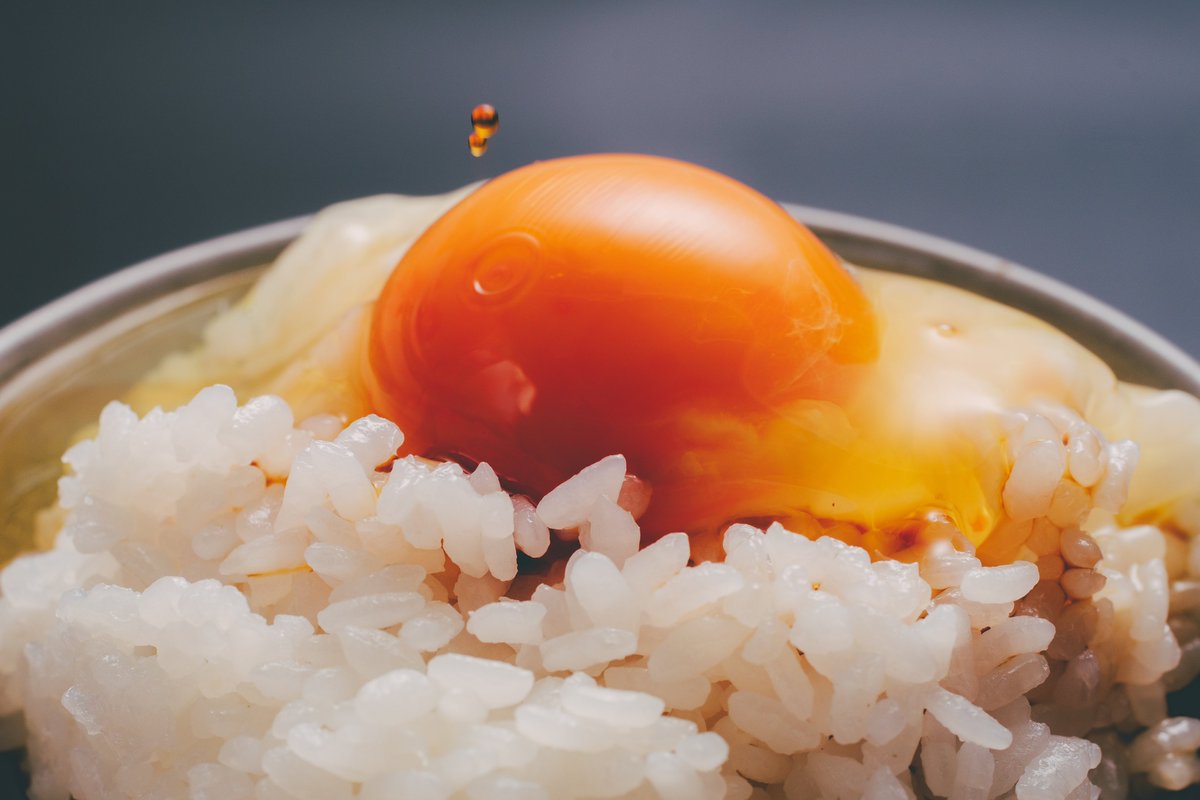 shimizu_nobu_'s tweet photo. この国は寿司もラーメンもすんごく美味い。
ただ日本に来たなら一度は卵かけごはんを食べるといいよ。
もし大丈夫なら納豆も一緒に味わって欲しい。 https://t.co/Yzk393LPaY