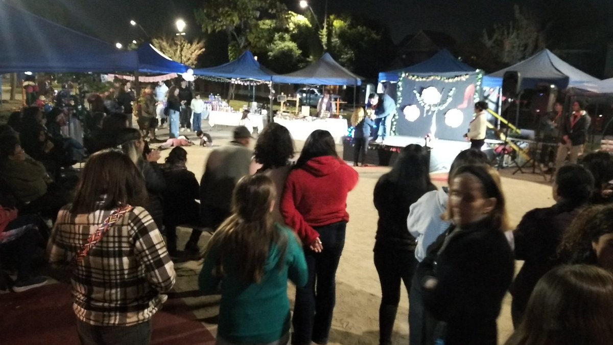 JjvvSan's tweet photo. #ParqueSanFranciscoOriente  #PuenteAlto celebrando a las Mamás 
En la  jj.vv. https://t.co/d4FLHfBwU2