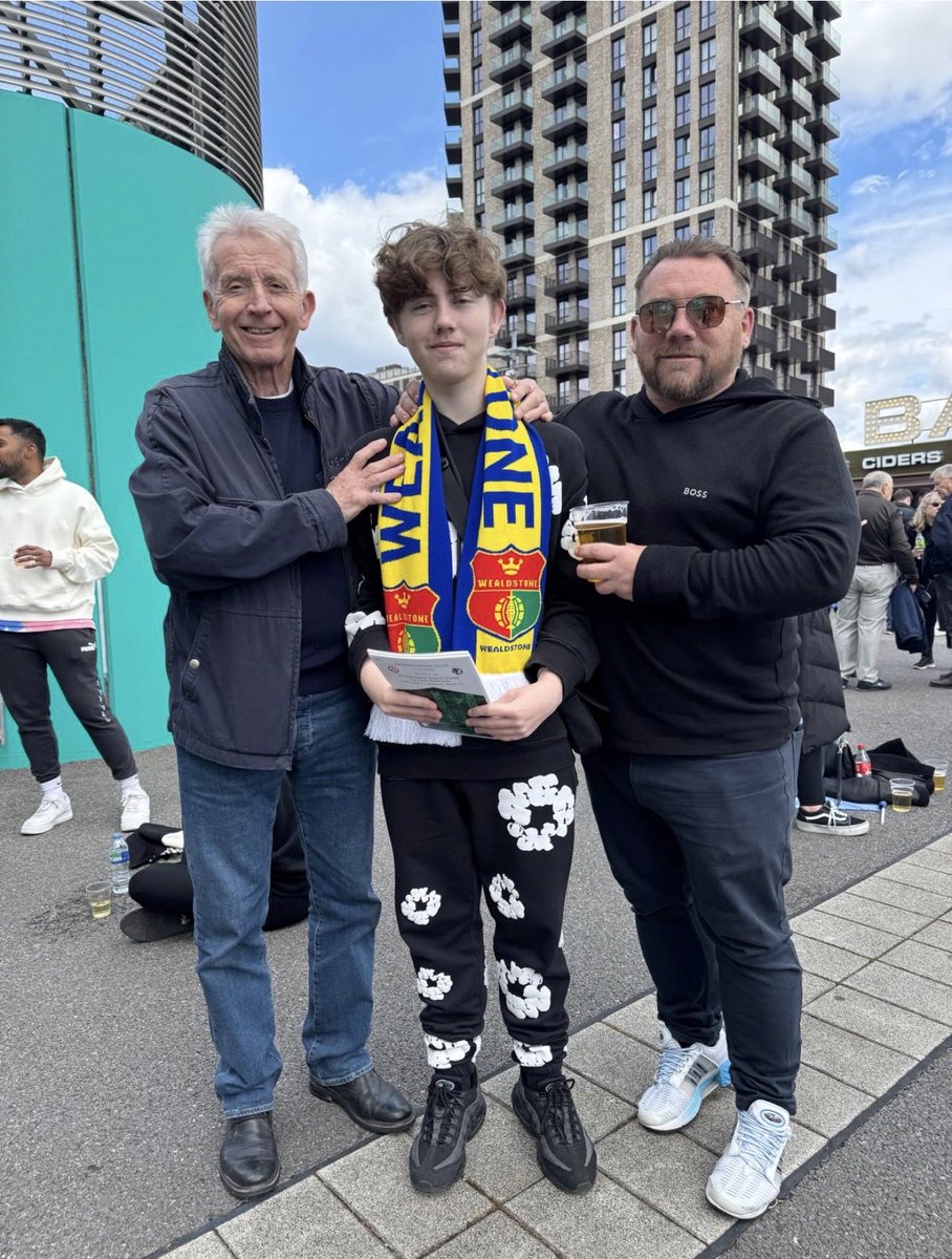 LiamHen09638538's tweet photo. Wasn’t the result we wanted, but a very proud day watching the club my Dad represented many years ago. 3 generations at Wembley. @Wealdstone_FC @WFCSC1 @wembleystadium  @WealdstoneFC https://t.co/d4i6LGFMyh