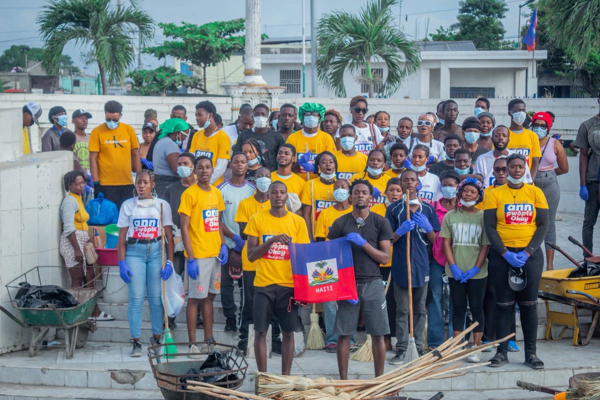 theworldtv12's tweet photo. Lapwopte Nan Okay (17 Mai 2026)

Maten an, Yon gwoup jèn ki gen ladan l, atis , blogè , mannken,te pran inisyativ pou fè yon netwayaj nan Ville Aux Cayes. Aktivite sa te kòmanse nan Croix Quatre chemins an.  Ki ta pral divize an plizyè gwoup.....

#Ankreyol #Lapwopte #Ayiti https://t.co/fshkpt6Xwj