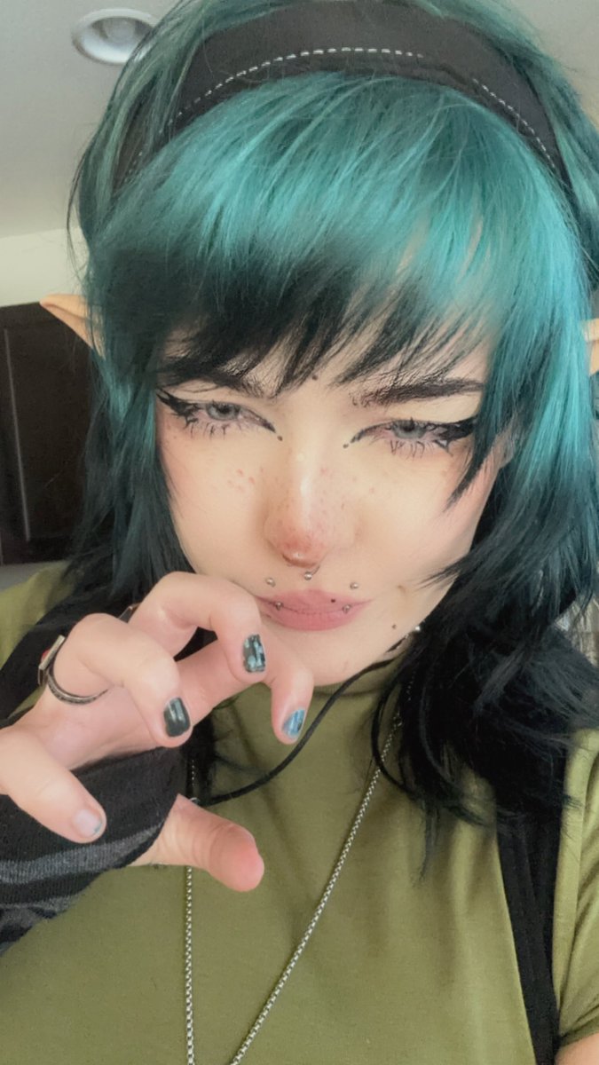 𝓯𝓻𝓮𝓪𝓴𝔂 sin tweet media