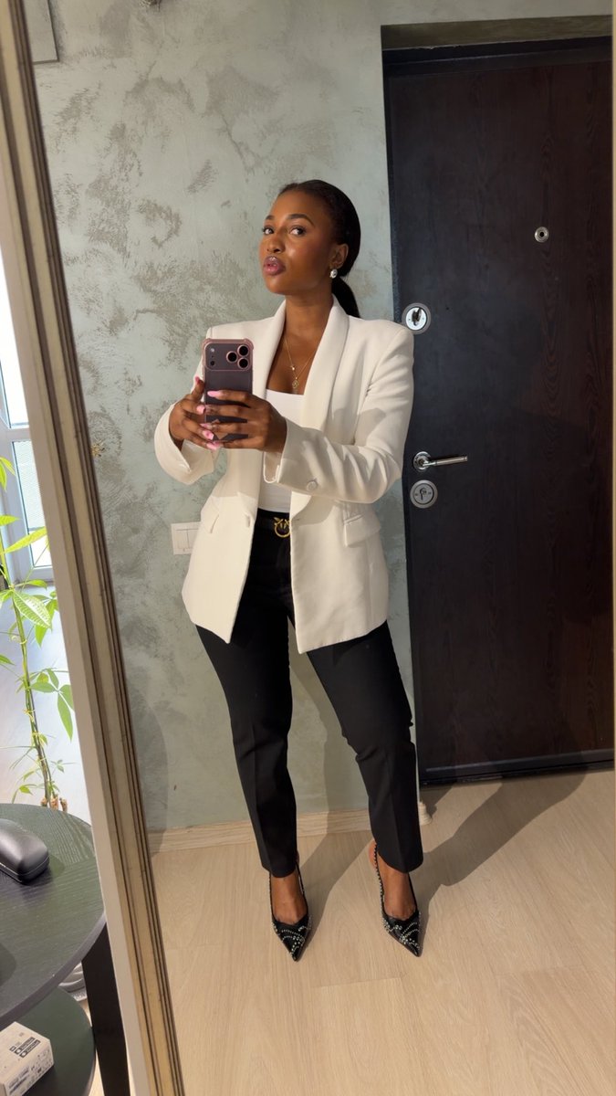 iamngonbulu's tweet photo. Your fitness baby in corporate❤️ https://t.co/N4MMi4D0nz