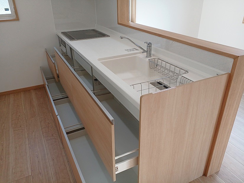AzumaHousing's tweet photo. 【🏠一関市田村町 新築2階建て建売住宅 販売中！】

玄関のシューズクローク、
リビング横のファミリークローク、
主寝室の3帖WIC。
田村町の2階建て建売は、収納充実！
家族の暮らしやすさをしっかり考えた3LDKです✨
☀ 太陽光10.5kW搭載
🚶 駅徒歩9分
🏥 病院徒歩9分

ぜひ現地でご体感ください🤗 https://t.co/jOmSy1nzYr