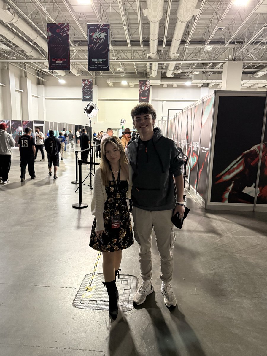 SakuraEclipse10's tweet photo. Our Org owner got to say hi to @aIiciaxi at the Salt Lake City Major! https://t.co/CErjxX77W1