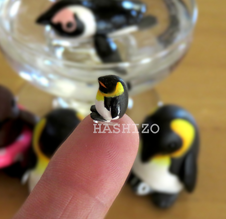 超ミニサイズHASHIZOです。個展の展示に使うために作りました。思惑