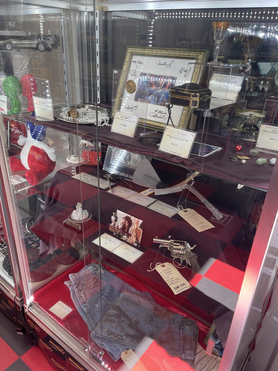 sovhollycolle's tweet photo. 【ハリコレ新店舗情報】
#ジョニー・デップ 映画のプロップ展示中！

お立ち寄りの際は是非ご覧ください。
撮影も可能です。

※こちらのプロップはお客様の所有品となりますので販売はございません。

本日も11:00～20:00まで営業中！ https://t.co/oZpr1KP9Yg