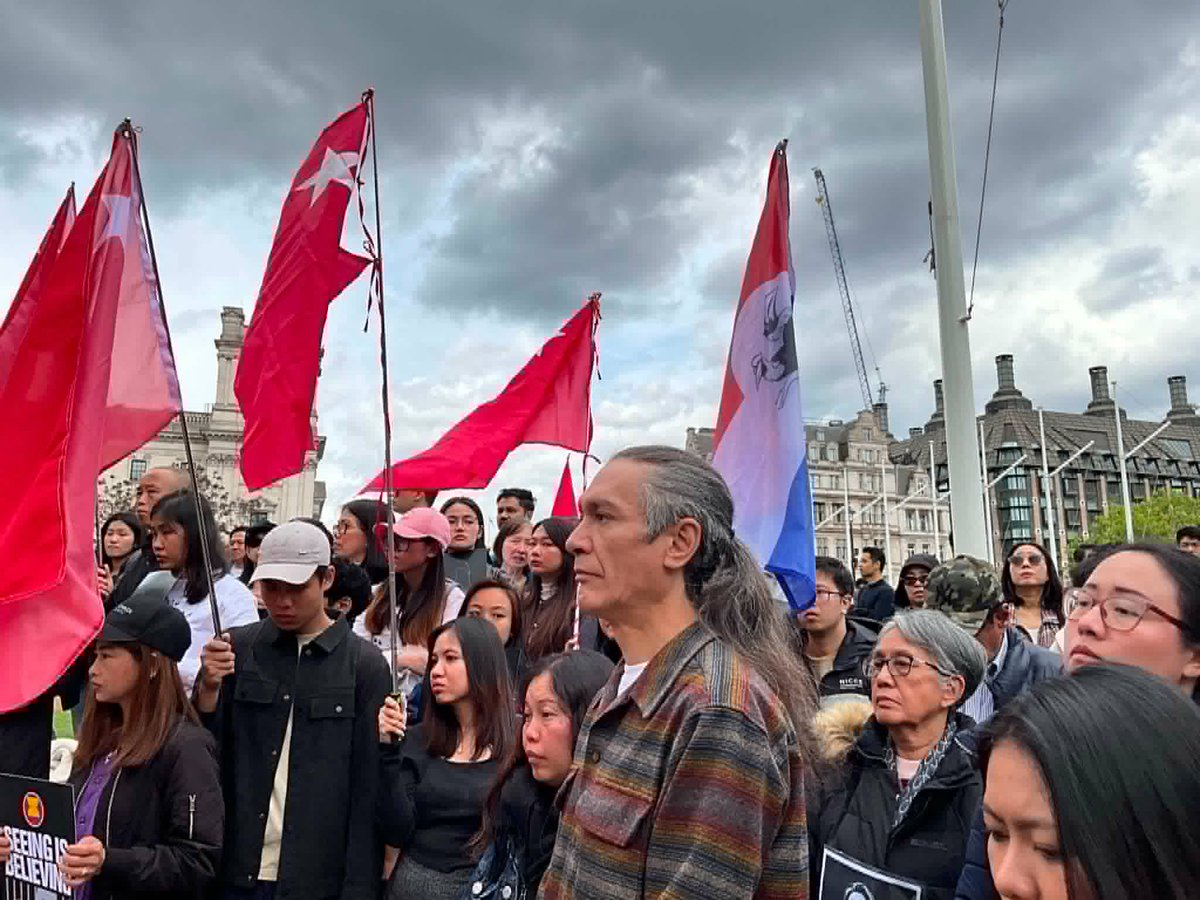 IrrawaddyNews's tweet photo. Supporters of Daw Aung San Suu Kyi, including her son Kim Aris, rallied outside the British Parliament on Sunday, urging London to join the EU and US in demanding verifiable evidence that she remains alive after over 5 years in military custody. #WhatsHappeningInMyanmar https://t.co/II7SxuOVQm