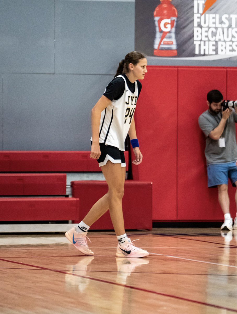JYDBasketball's tweet photo. STATABLES — 2028 6-1 SG Anna Sudbeck | @Anna_Sudbeck (Owasso HS OK) at the HOT Live in Mansfield Texas May 15-17
✅ 14.6ppg
✅ 36% 3FG (8-22)
✅ 8.3rpg
✅ 3.0apg
✅3.0stlpg
✅1.0blkpg https://t.co/NNWvazuTZW