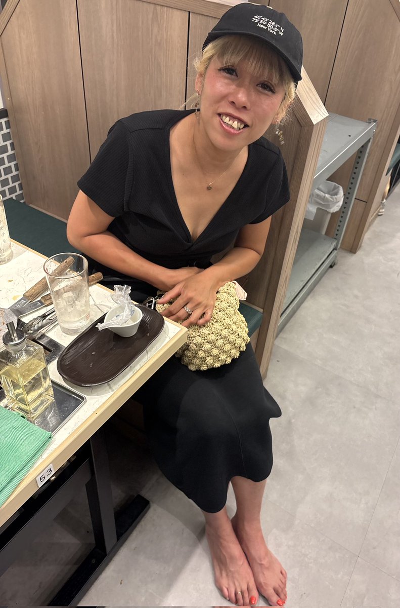 oono_chan's tweet photo. ご機嫌でお酒飲んでタバコ吸ってたらいつの間にか靴無くしてたよね〜🚬🚬🚬
びっくりだよね〜🚬🚬🚬

という事で本日シャカムニでトークライブ出ます!!

高円寺
北区民集会所第1集会室にて

「新道竜巳のこの機会だから聞きたいんだけど。①」
 開場18:55／開演19:00 料金　前売¥2000/当日¥2500 https://t.co/VB80ZBKC3S