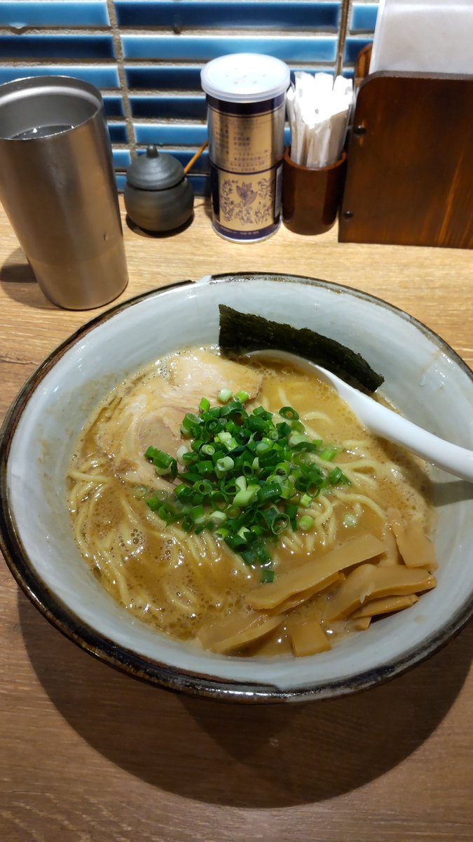 タリト tweet media