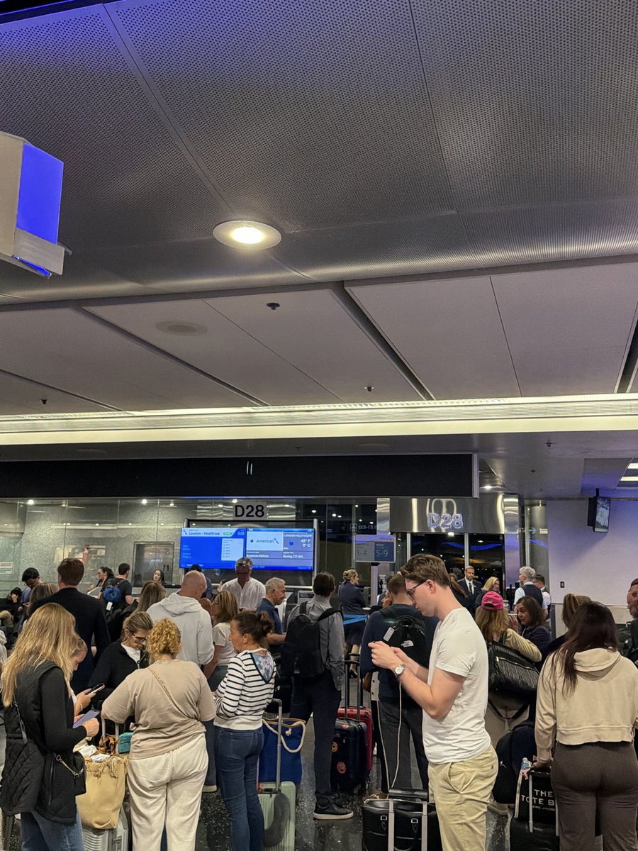 Leland907's tweet photo. @AmericanAir atrocious customer service and lack of updates from the team and supervisor at MIA D28 for #aa56
No updates, zero info, no announcements, and all they do is sit behind the counter on their phones. The crew is still in the terminal. Not going anywhere, and no control! https://t.co/lDd6VmJ6Fe