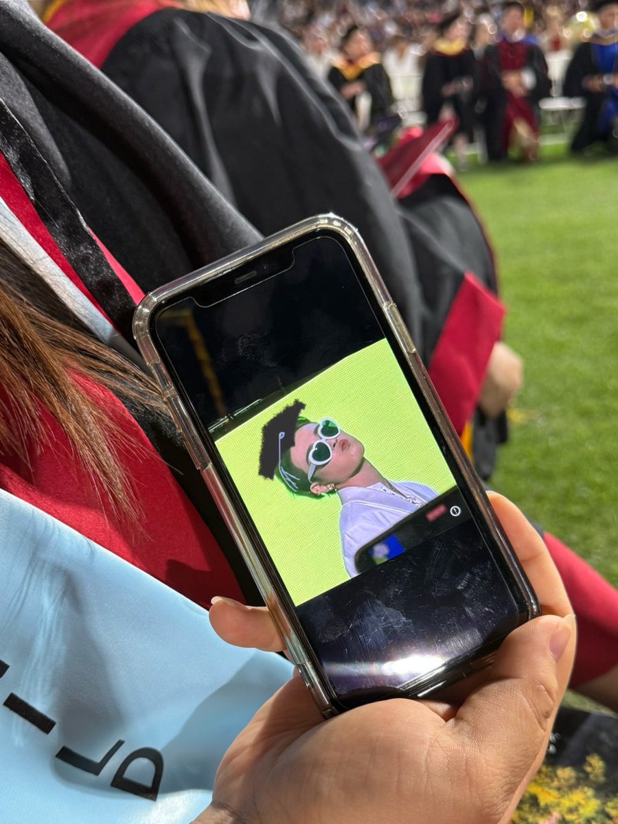 evvells's tweet photo. yesterday I graduated with my bachelor’s + w/ summa cum laude honors 🎓🩵 

GRADTINY PRESENT ✨ https://t.co/X9IhEPHARp