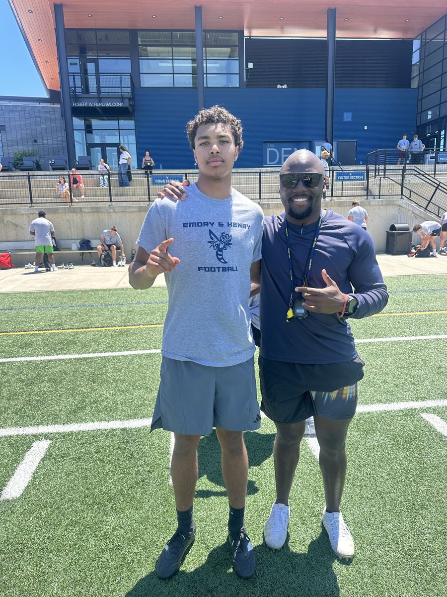rethpuller3's tweet photo. Had a good time at @EmoryHenry_FB camp first one of the season. Started out good running the fastest 40 with a 4.4 and going 7-1 in 1 on 1s thank you @CoachWalters_ for the invite and I’m glad I got to show you what I could do.
@CoachEasley__ @CoachQHunter https://t.co/8yOKn2wYRi