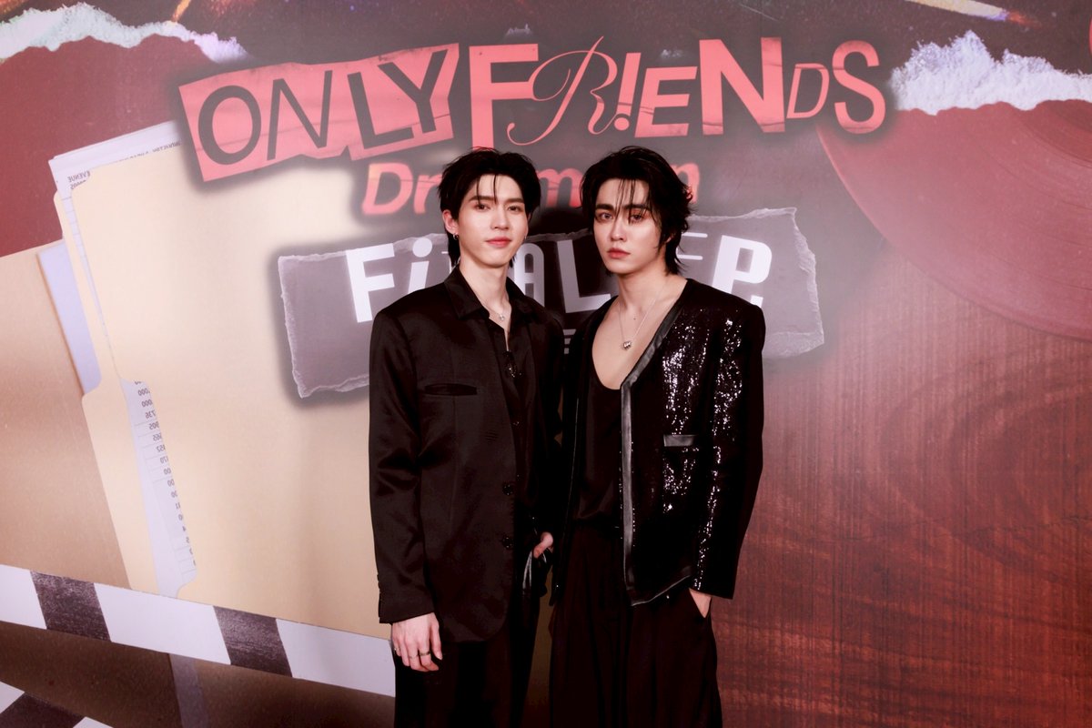 ZoonZones's tweet photo. ปิดฉากสวยงาม! “เอิร์ท-มิกซ์” กอดคอ “จอส-กวิน-อู๋-บูม” ส่งท้ายซีรีส์ “Only Friends : Dream On” สุดประทับใจในงาน “Only Friends : Dream On Final EP. FAN MEETING” ร้อนแรงพุ่งขึ้นเทรนด์ X “อันดับ 1” ของโลก!!

🔗 https://t.co/hRdpFSowSA

#OnlyFriendsDreamOnFinalEP https://t.co/8Ignx6ueje
