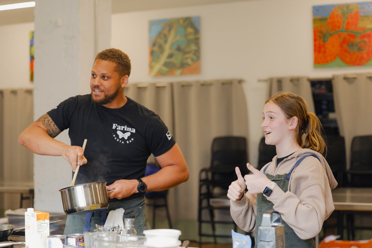 Robert Irvine Foundation tweet media