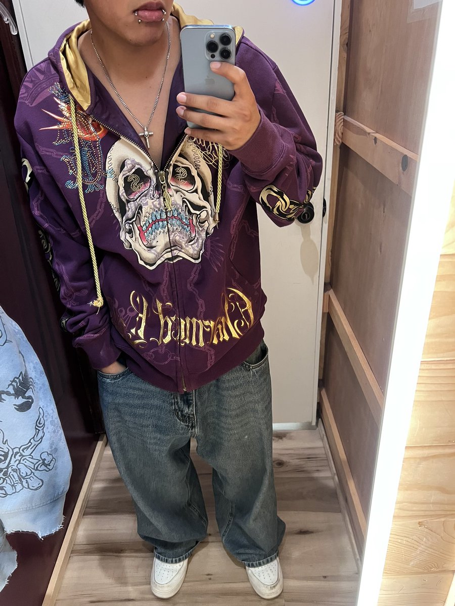 Prick0826's tweet photo. I need more money to thrift with , this sweater was expensive but so cool 😭 had to let it go #thrifting #moots #latino
#outnabout https://t.co/nxeZpKTulr