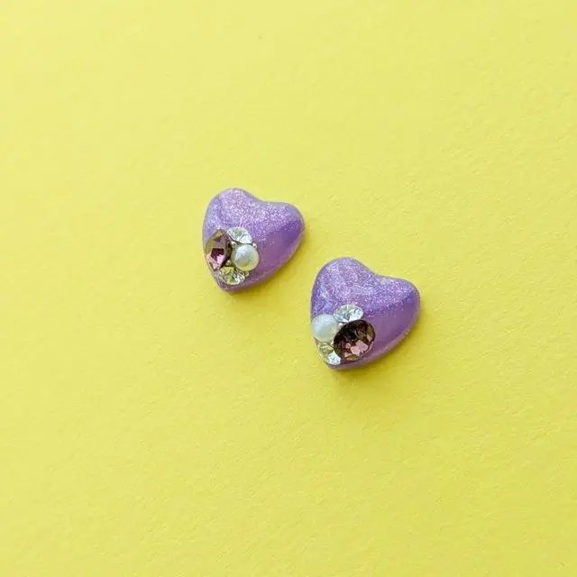 ラベンダー パープル 小さなハート キラキラ ビジュー ピアス