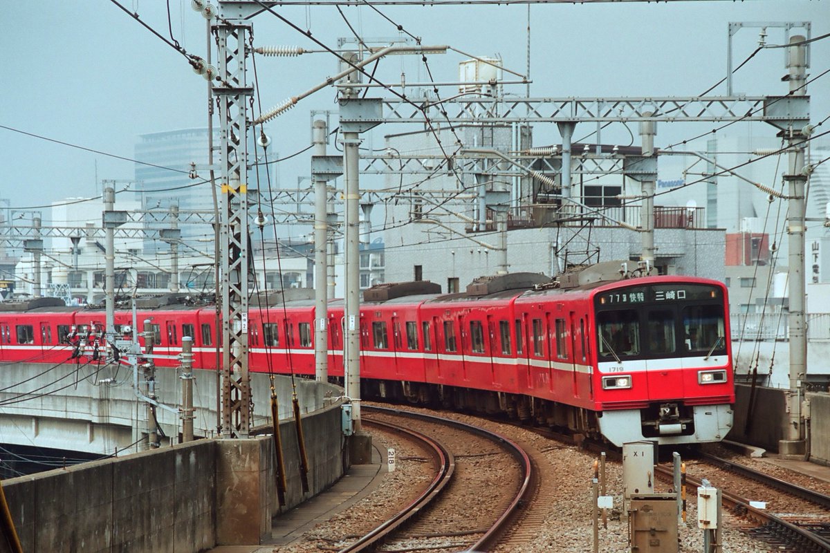 601_KHK's tweet photo. 気まぐれで2003年の写真を披露します
①スリット車番が“2101”の2100形
②フェスタでは無架線地帯にいたという1719
③新600形
④快速幕の3400形
https://t.co/U6BScY17Lm https://t.co/TABdCGTzWB