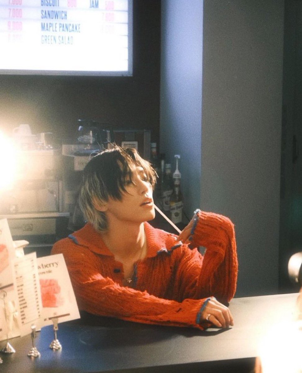 bikku_chan's tweet photo. 디노 진짜무궁무진 도화지라 컨셉츄얼한거 너무너무 잘어울림...wait도 TTT 화보때도, 소비기한 때도 그렇고, 사실 스펠도 그렇고! 컨셉 소화력이 어마무시하다 진짜 https://t.co/U1RZNYsdkk