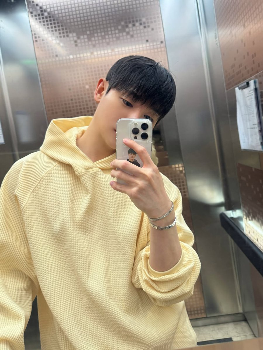 동동이⚝ ˚ tweet media