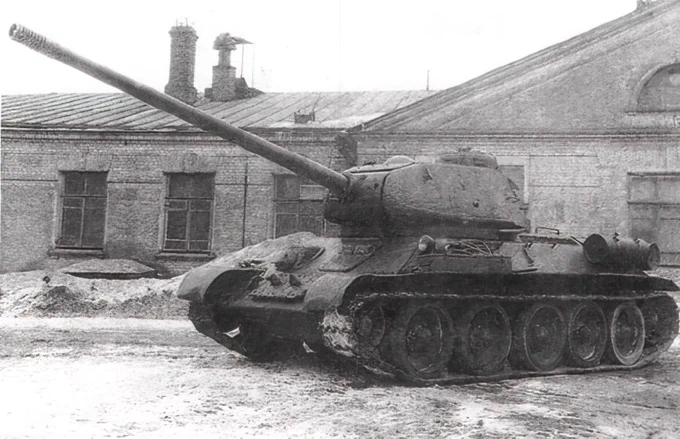 Tank Archives tweet media