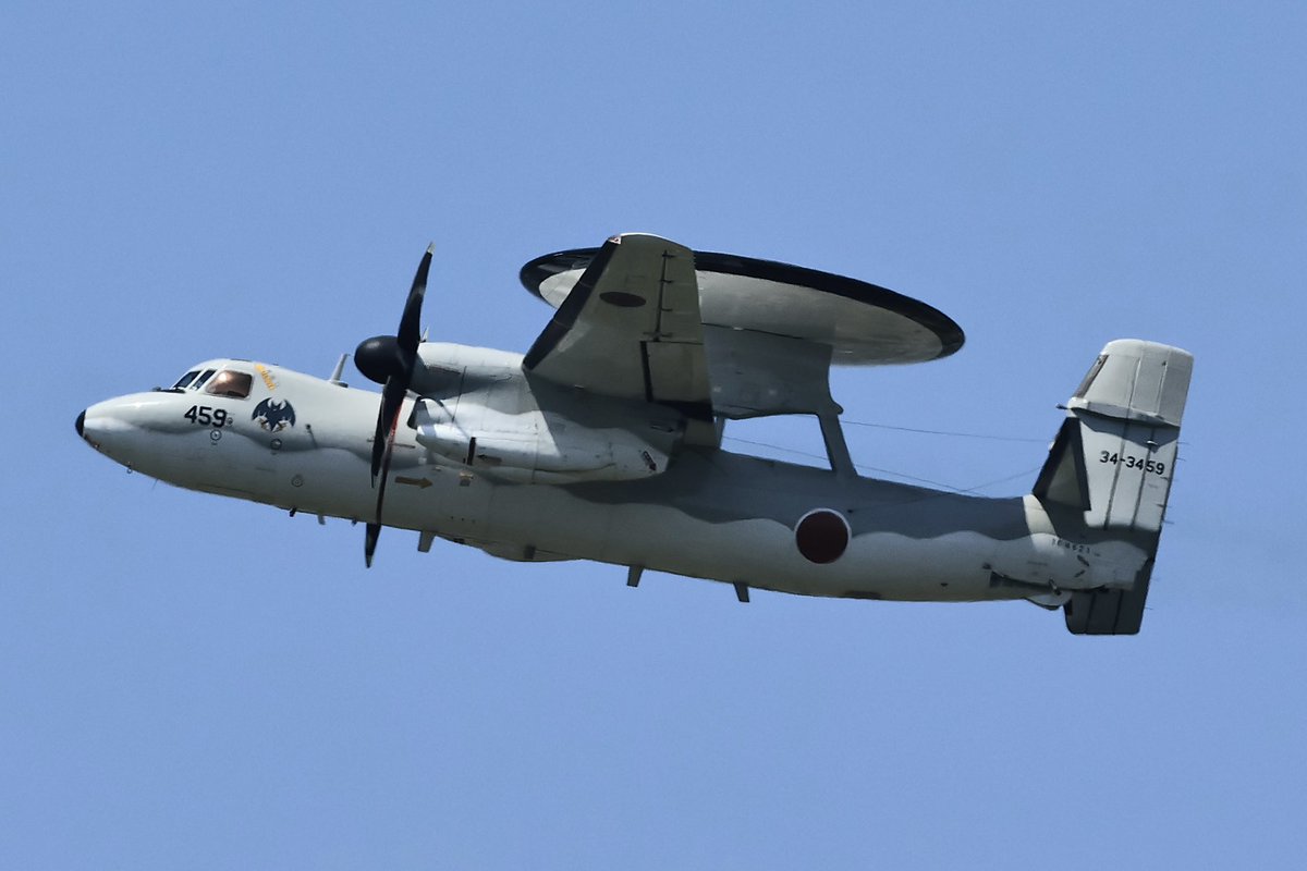 esprit_se's tweet photo. 本日の横田基地
空自E-2CとF-35帰投

#横田基地 https://t.co/N9qwKYoPSa