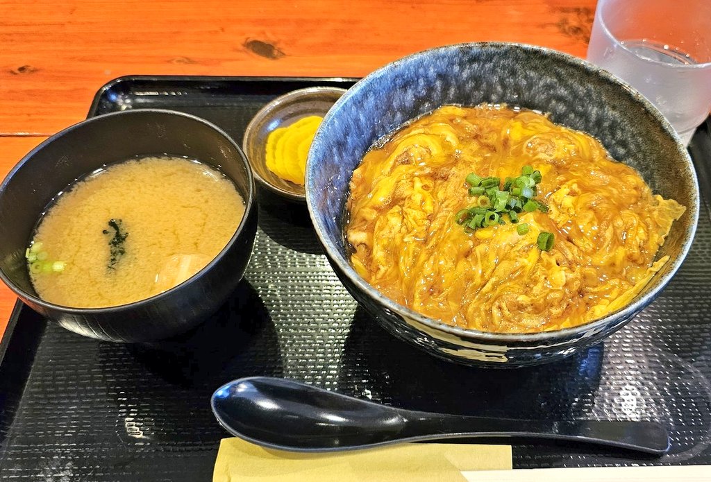 たまごはん② ✨11時になりましたのでOPENいたします✨🐥✨ ✨玉子丼 ごはん半分
