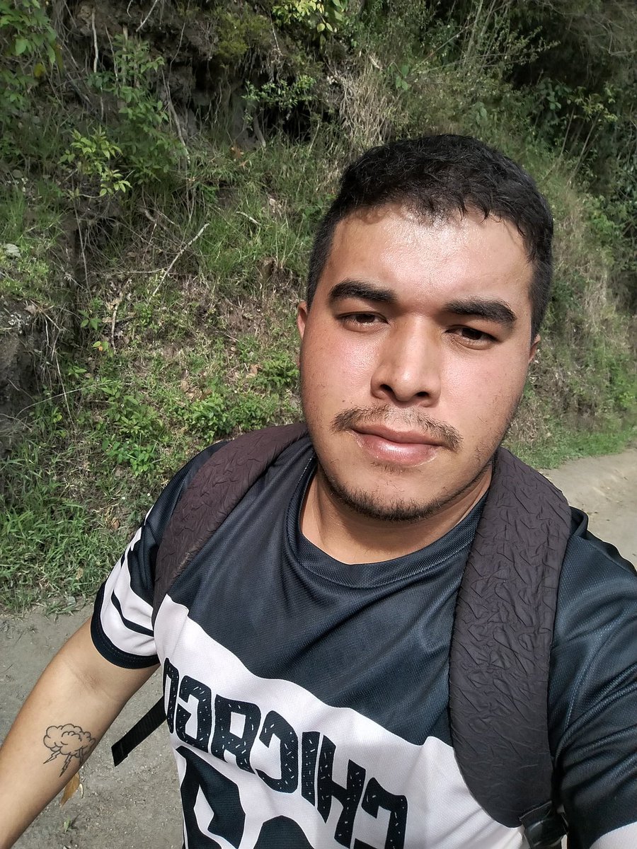 crxxle's tweet photo. Quien quiere ser mi pareja? https://t.co/o33wYPQ13q