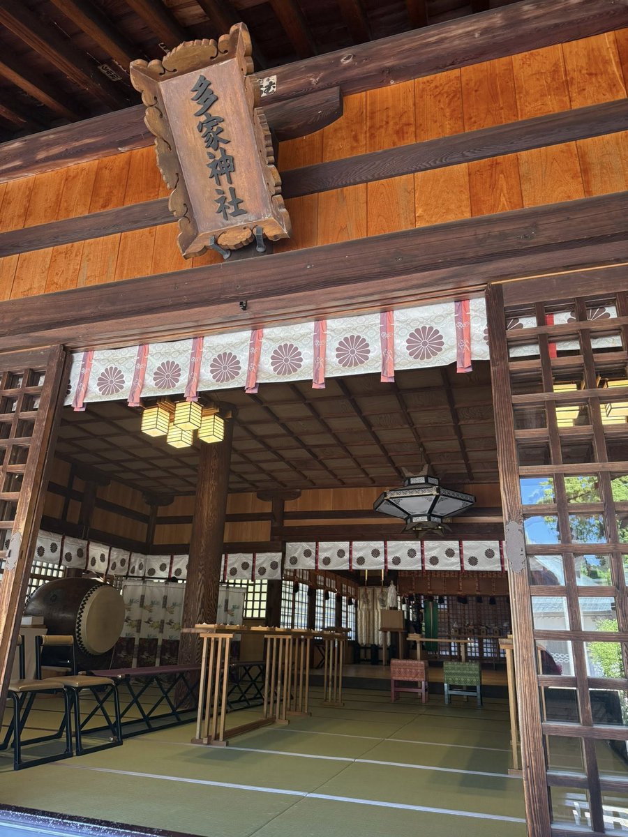 tsp_sunlight's tweet photo. 広島県府中町の 多家神社 へ。

古事記・日本書紀にも記された、
神武天皇ゆかりの歴史ある神社です。

戦乱や火災を乗り越え、今も受け継がれる“祈���”と“想い”。
歴史に触れるたび、未来へ大切なものを繋ぐ使命を感じます。
広島から、平和と希望の未来を✨

#多家神社 #広島 #神社巡り #平和 https://t.co/y6yn41hXqS