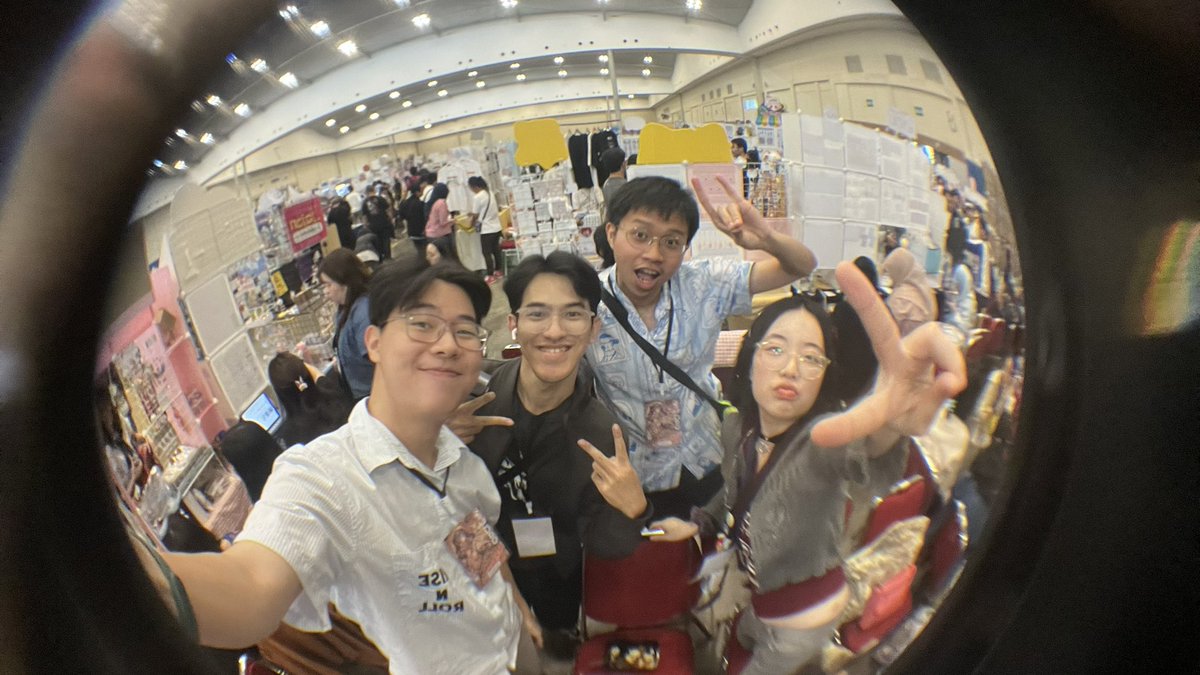 salmonviz's tweet photo. Had a good time. see you guys next CF! https://t.co/ee7eVYj7rR